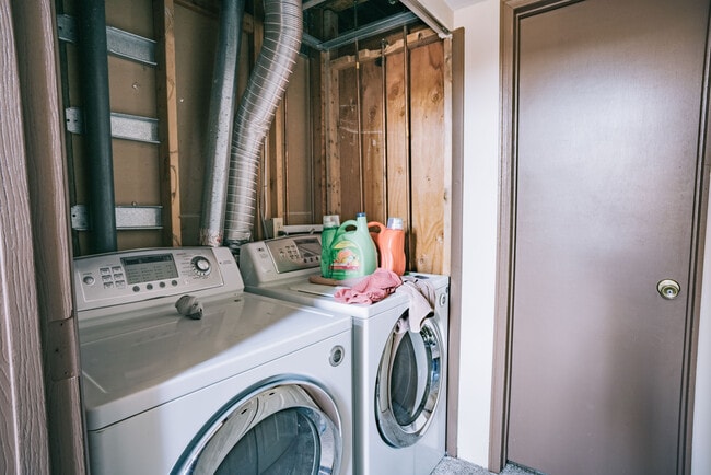 Building Photo - 1991 Palm Dr