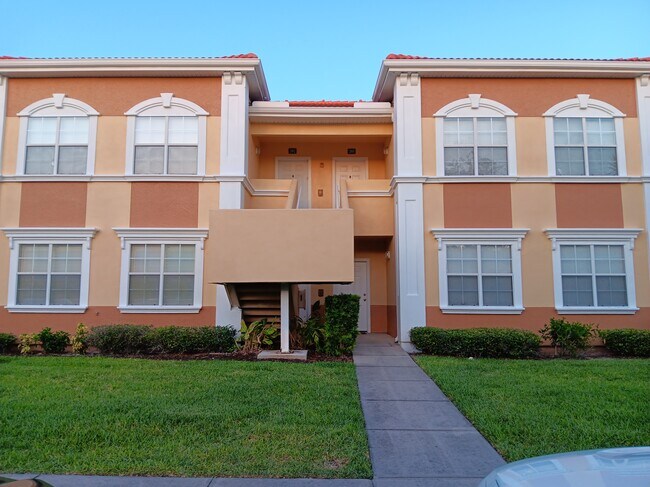 Building Photo - 1020 Villagio Cir