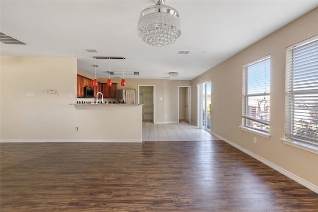 Building Photo - 1921 Southridge Ln