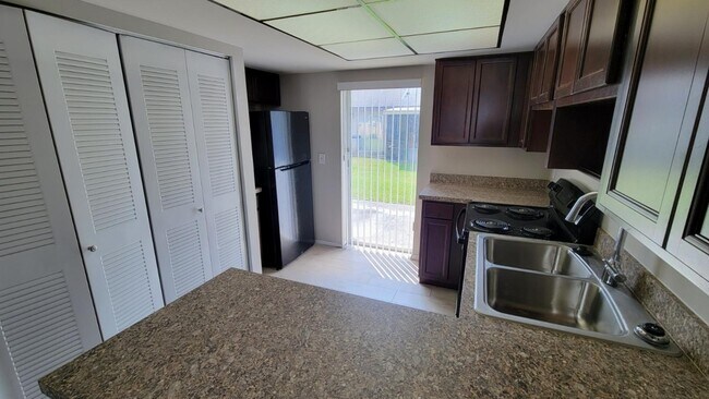 Building Photo - 129 Las Brisas Way