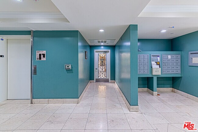 Building Photo - 3061 W 12th Pl