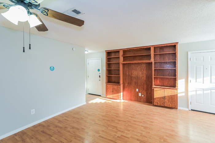 Building Photo - 2614 Chevy Chase Dr