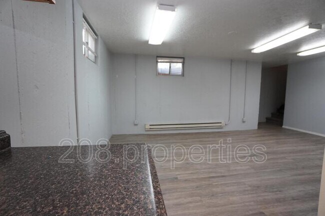 Building Photo - 1229 S Lincoln Ave