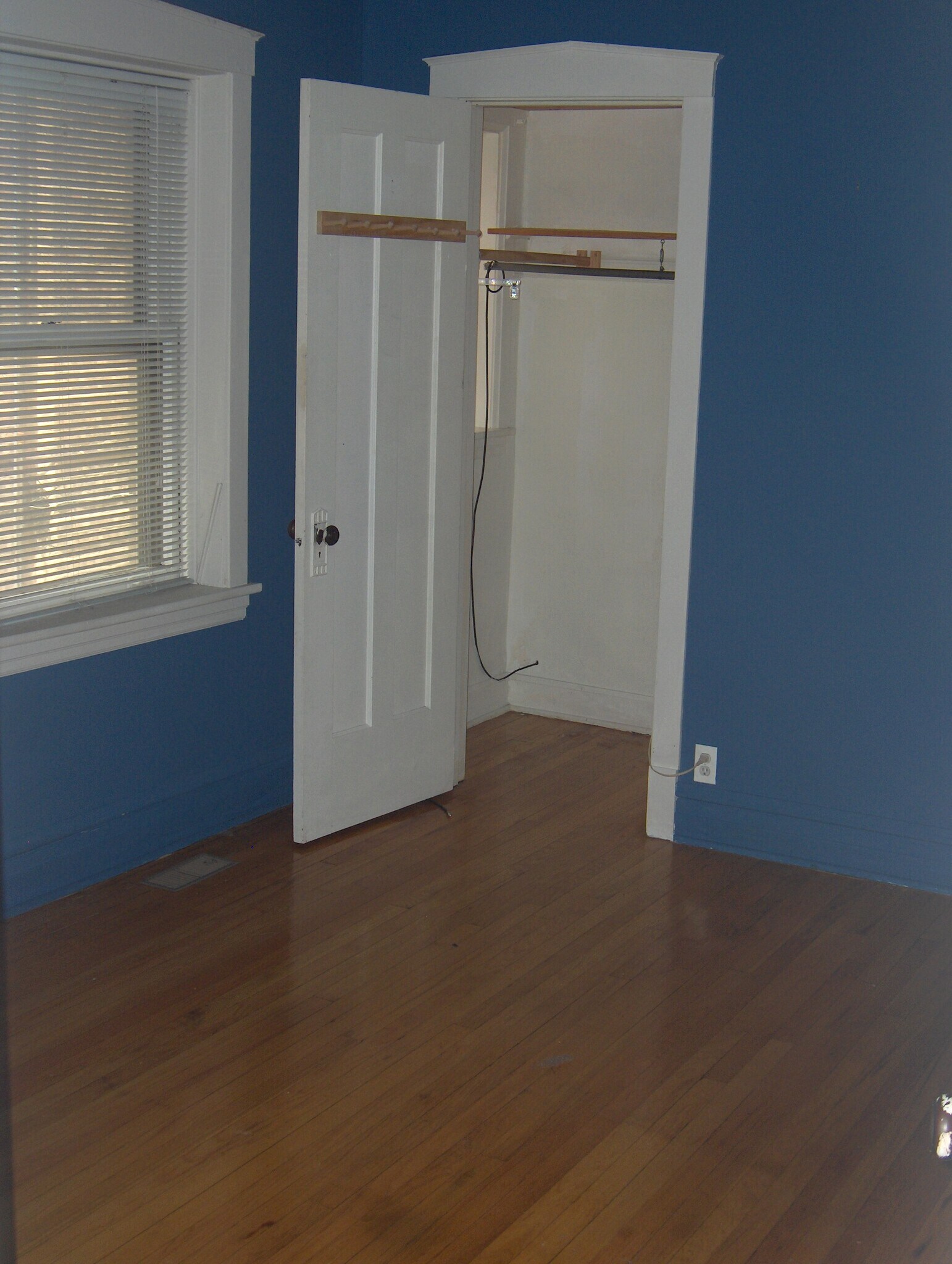 Building Photo - 4039 N Long Ave