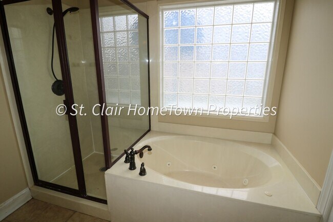 Building Photo - GREAT RENTAL IN FOX HOLLOW SUBDIVISION!