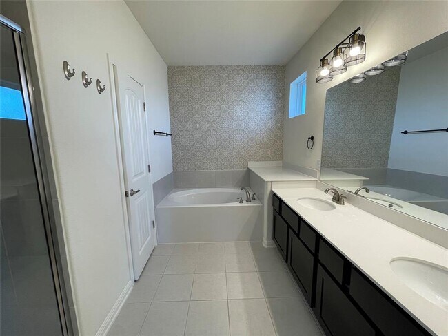 Building Photo - 142 Simon