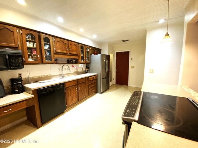 Building Photo - 7252 Holiday Hill Ct