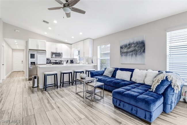 Building Photo - 851 102nd Ave N