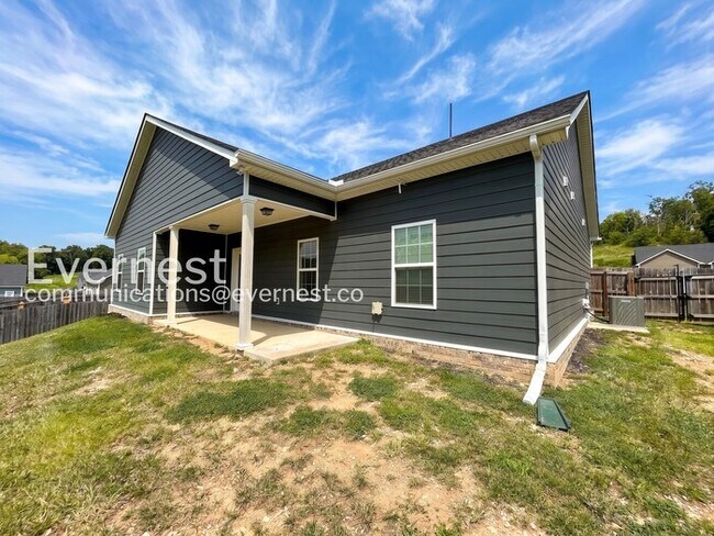 Building Photo - Limited Time Special Offer / 3 Bed/2 Bath Home with Garage / Pet-Friendly / Vouchers Accepted / A...