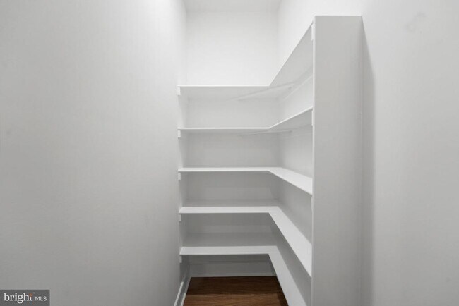 Building Photo - 43421 Farringdon Sq