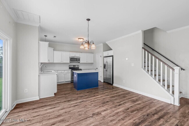Building Photo - 106 Shallow Ct