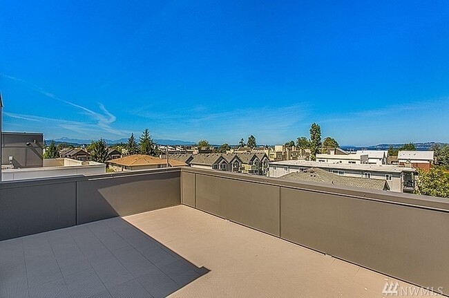 Building Photo - Modern and Stylish Home in Alki Beach Neig...