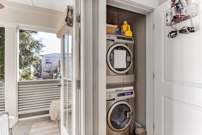Building Photo - Luxury 3BR Townhome  in Savannah