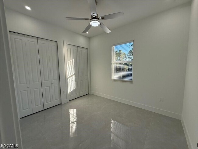 Building Photo - 207 W 15th St