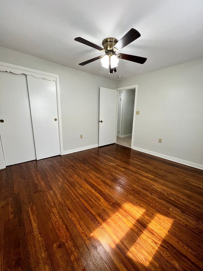 Building Photo - 3 Bedroom, 1 Bath Rancher Available for Rent!
