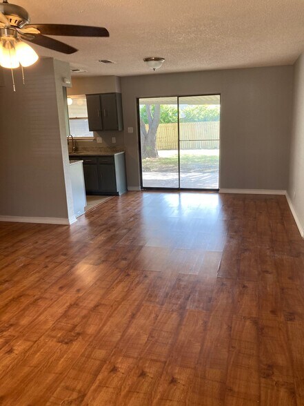 Building Photo - 4527 Lakebend W Dr