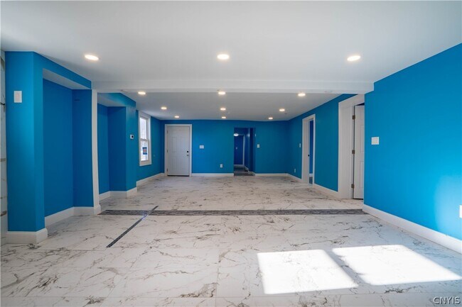 Building Photo - 599 Albany St