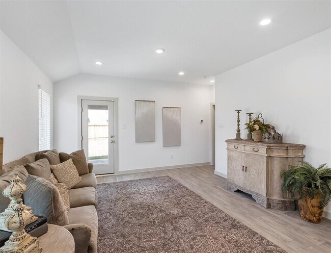 Building Photo - 6811 Telford Holw Trl