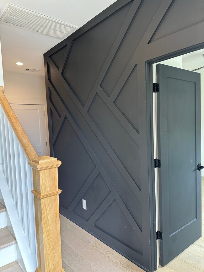 Building Photo - 704 Inspiration Blvd