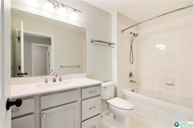 Building Photo - 5985 Saratoga Ln