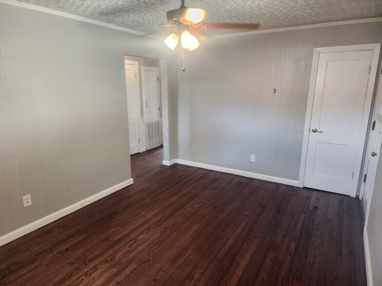 Building Photo - 136 Banneker Dr