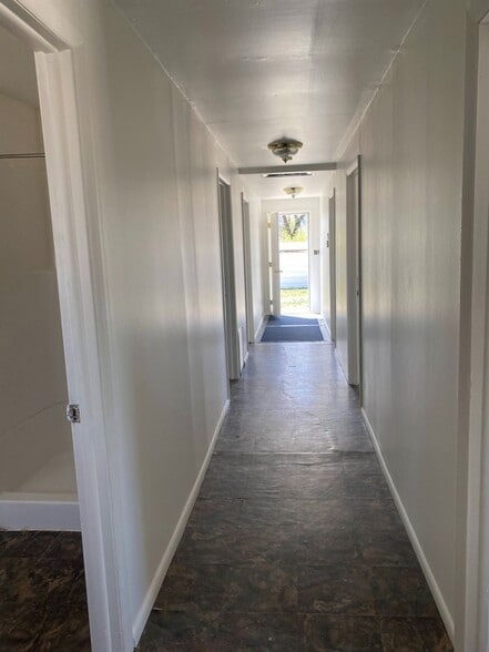 Building Photo - 380 N 200 W