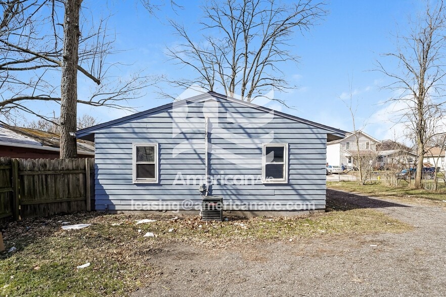 Building Photo - 905 Clement St