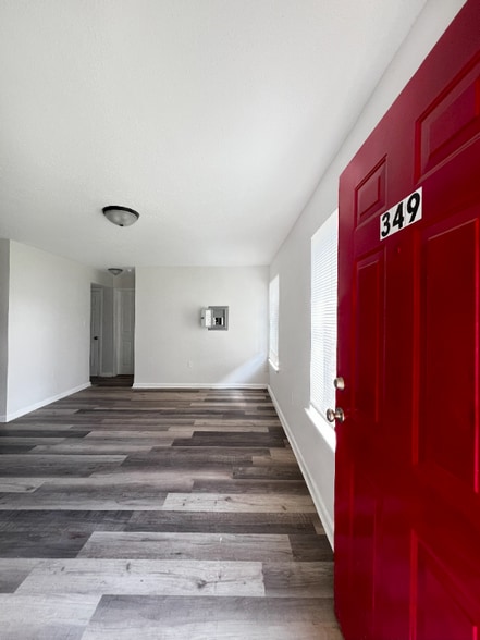 Building Photo - 2411 Talonwood Dr