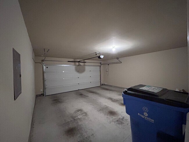 Building Photo - 2204 Tranquility Ln