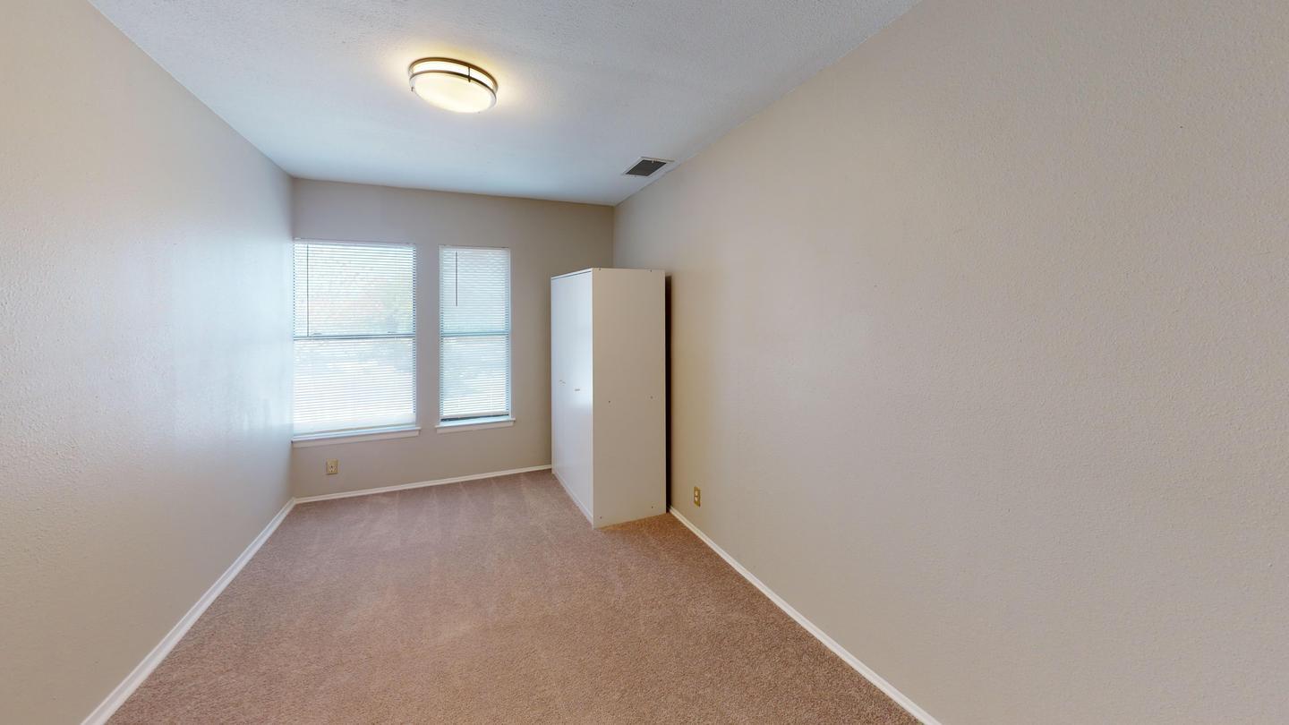 Building Photo - 14102 N Hills Village Dr