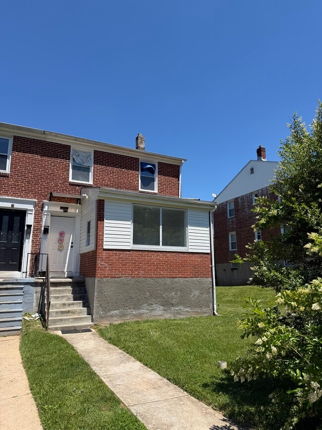 Building Photo - 5717 Simmonds Ave