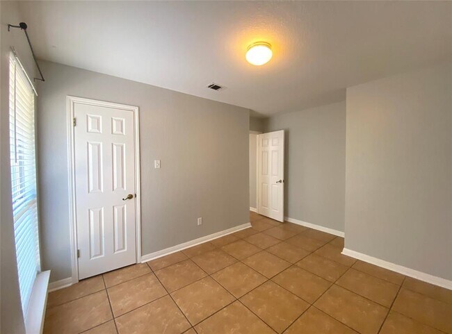 Building Photo - 2308 Wright Cir