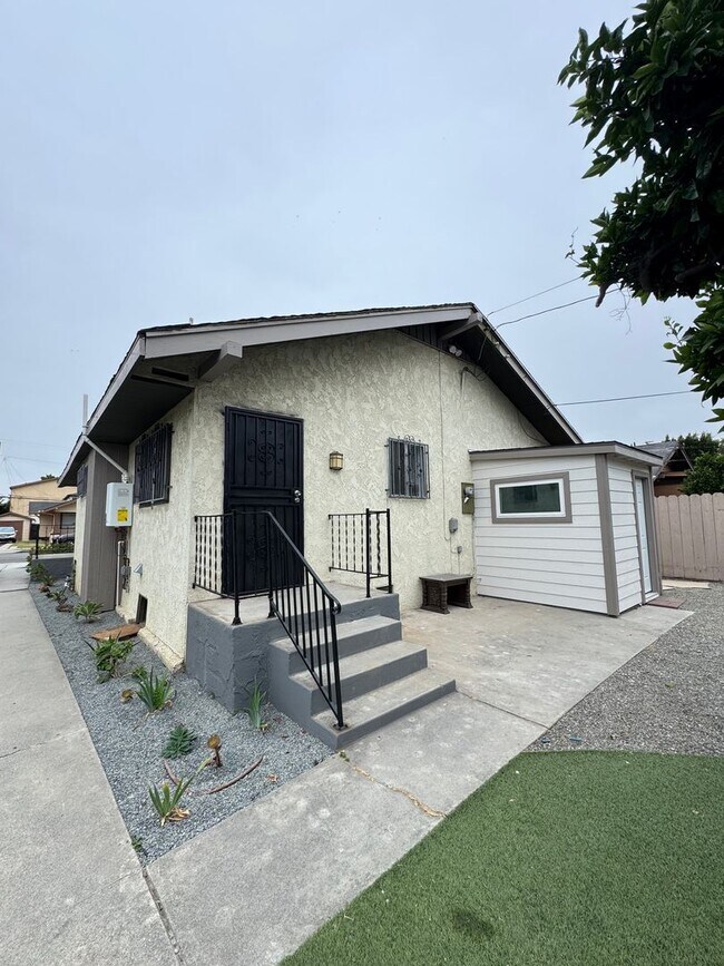 Building Photo - 906 Dawson Ave