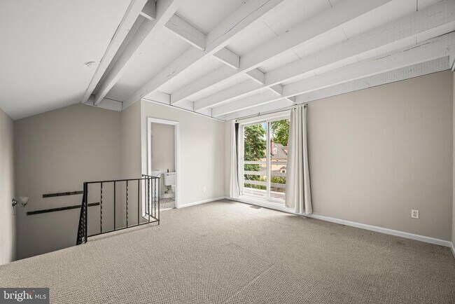 Building Photo - 15 Llanfair Rd