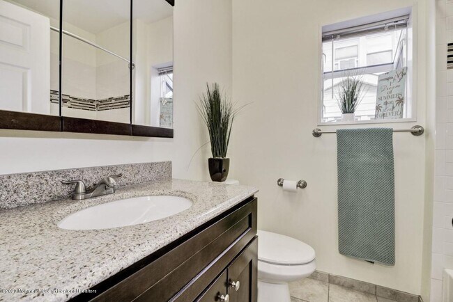 Building Photo - 319 Arnold Ave