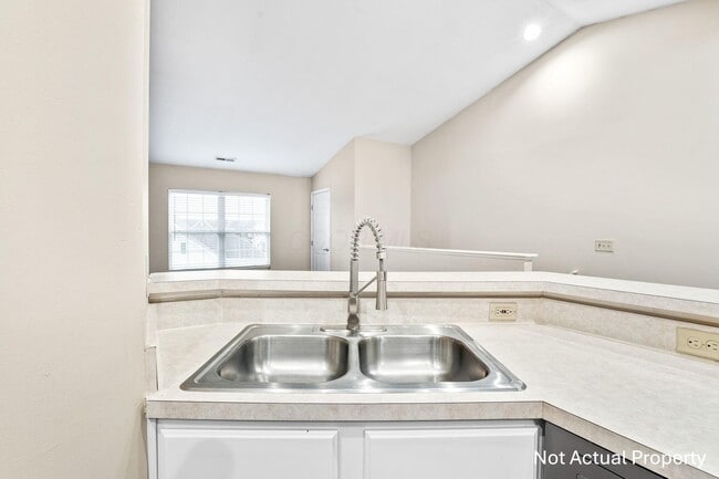 Building Photo - 4913 Stratford Pine Ln