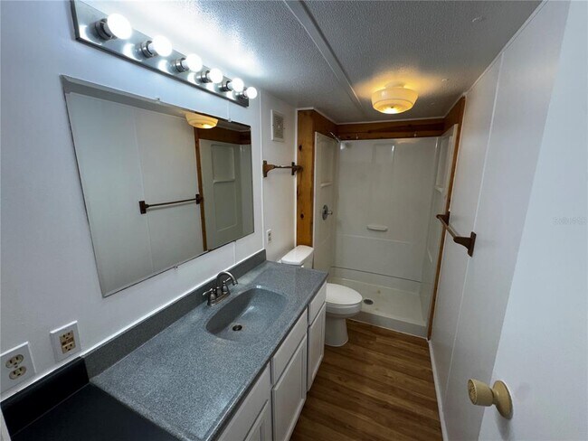 Building Photo - 1350 County Dr