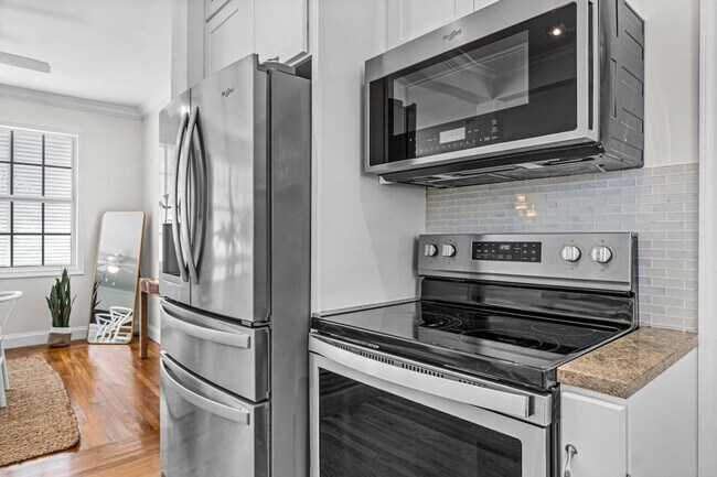 Building Photo - 217 28th St
