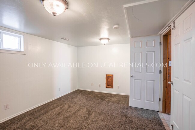 Building Photo - 347 S 500 W