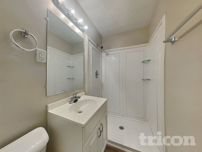 Building Photo - 5555 Richland Dr