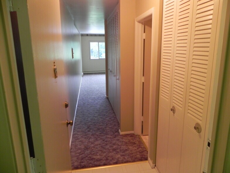 Building Photo - 125 Twin Oaks Dr