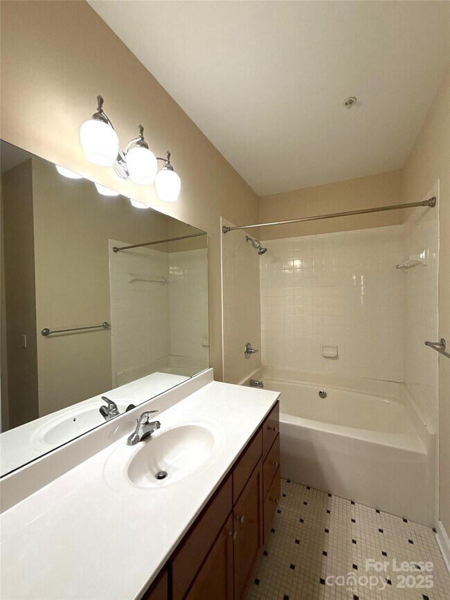 Building Photo - 2504 Cranbrook Ln