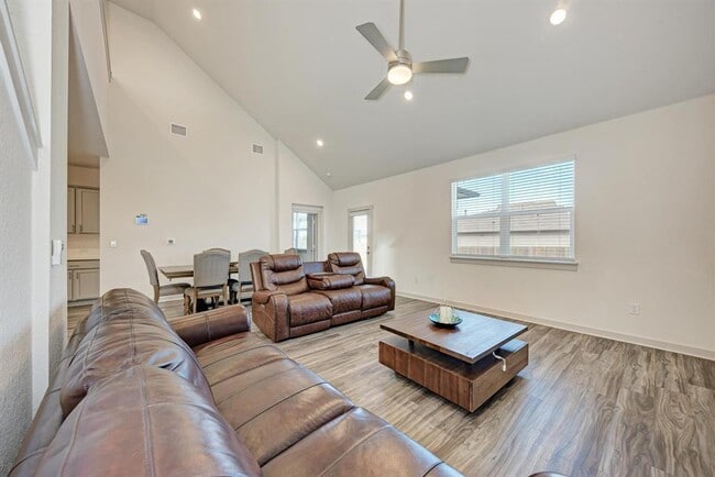 Building Photo - 7420 Peggie Nell Dr
