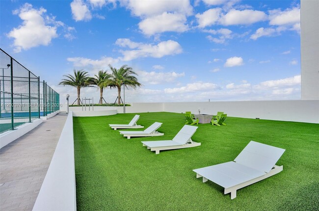 Building Photo - 16385 Biscayne Blvd