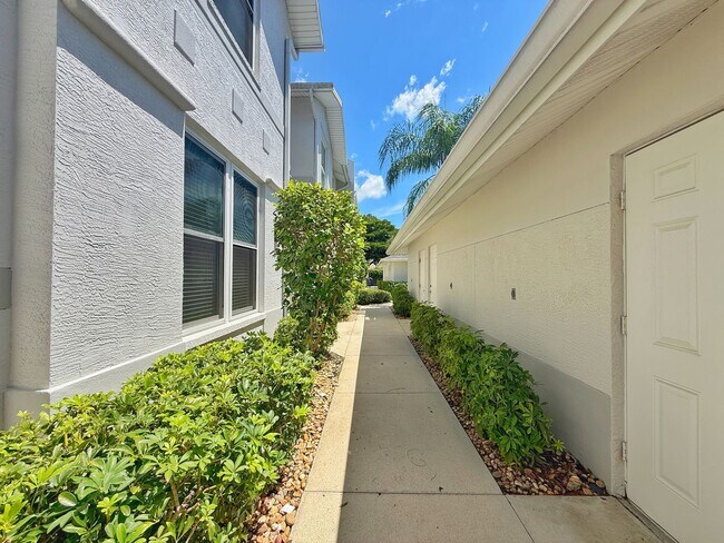 Building Photo - 1310 Charleston Square Dr