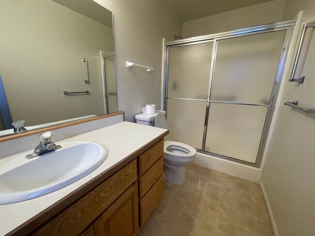Building Photo - 205 Kit Ln