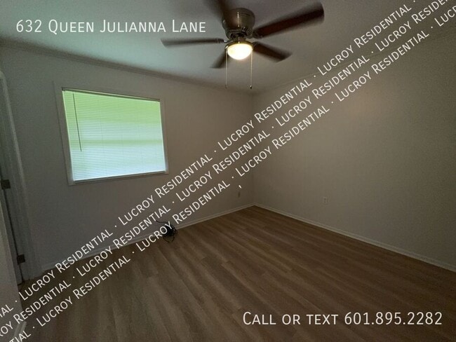 Building Photo - 632 Queen Julianna Ln