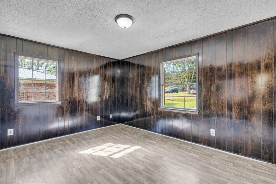 Building Photo - 128 Wyman Dr