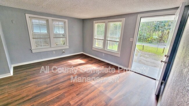 Building Photo - 3553 Owen Ave