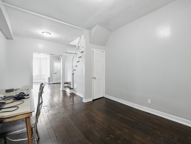 Building Photo - 121 Kearney Ave